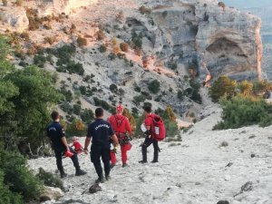 Keçileri Kurtarmak İsterken Mahsur Kaldı, Ekipler Kurtardı