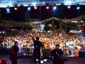 Karacabey’de Yusuf Güney İle ‘Zafer Bayramı’ Coşkusu