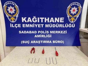 İ̇stanbul’da Vatandaşların Kabusu Hırsız Yakalandı: 22 Otomobilin Multimedya Cihazını Çaldı
