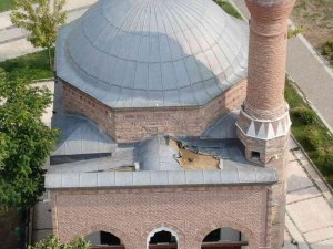 Hırsızlar Caminin Kurşunlarını Çaldı