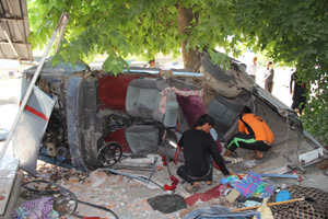 Suriyeli Türkmen Aile Paramparça Olan Otomobilden Sağ Çıktı