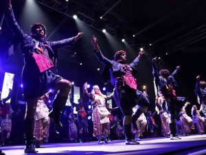 Kartal’da ‘Uluslararası Halk Oyunları Festivali’ Renkli Görüntülerle Başladı