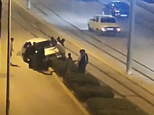Refüjde Kalan Otomobili Vatandaşlar Çıkardı