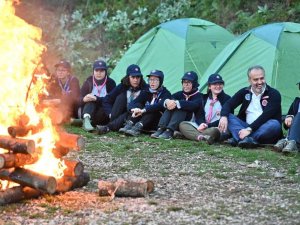 İ̇zcilerin Uludağ Eteklerinde Kamp Keyfi