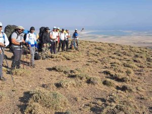 Aktivistler Ölen Dağcı Arkadaşları Anısına Süphan Dağı’na Tırmandılar