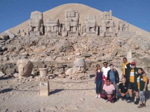 Hintli Turistler Nemrut Dağı’nda
