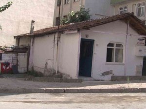Küçükçekmece’de Psikolojik Rahatsızlığı Olan Bir Şahıs Evini Yakmaya Çalıştı
