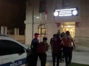 Eyüpsultan’da Arıza Yapan Kamyonetten İnen Göçmenler Koşarak Kaçtı