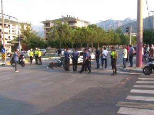 Sivil Polis Aracı Otomobille Çarpıştı: 1’i Ağır 8 Yaralı