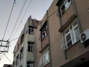 Polisin ’Dur’ İhtarına Uymadı, Saklandığı Evdeki Çocuğu Rehin Aldı