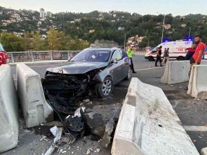 Kontrolden Çıkan Araç Bariyerlere Vurarak Durabildi: 3 Yaralı