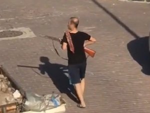 Mahalledeki Alkoliklere Kızdı, Tüfekle Dehşet Saçtı: 1 Yaralı