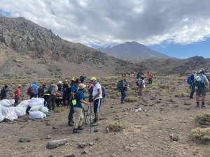 Ağrı Dağı’nın Zirvesinde İ̇stiklal Marşı Yankılanacak
