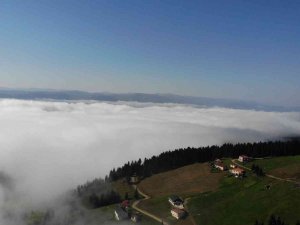 Karadağ Yaylası’nda Bulut Denizi Seyrine Doyulmaz Manzaralar Oluşturdu