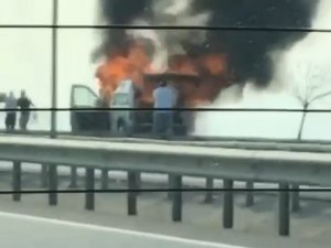 Bursa’da Seyir Halinde Giden Hafif Ticari Araç Alev Alev Yandı