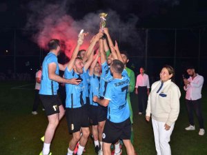 6’ncı İ̇nönü Geleneksel Halı Saha Turnuvası Kazananı Oklubalı Gençlik Spor Oldu