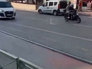 Bursa’da Ters Şeritten Giden Hafif Ticari Araç Kameralarda