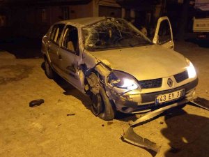 Takla Atan Aracın Altında Kalmaktan Son Anda Kurtuldular