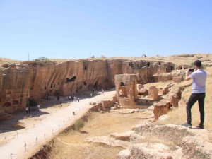 Mardin’deki Dara Antik Kenti Ziyaretçilerini Büyülüyor