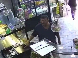 Tezgah Üstündeki Telefonu Böyle Çaldı