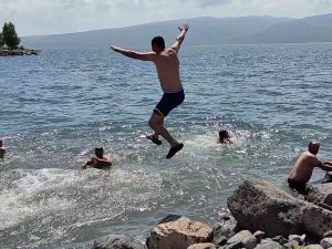 Akdeniz Sahilleri Değil, Çıldır Gölü