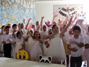 Minik Öğrencilerin Kur’an Kursu Kapanış Programı Coşkusu