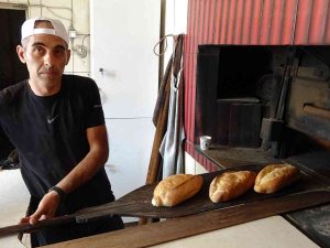 Günlük 3 Bin Ekmek Üretiliyor, 200 Gram Ekmek 3 Liradan Satışa Sunuluyor
