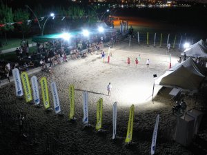 Derince’de Plaj Voleybolu Rüzgarı Esti