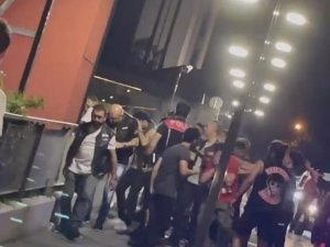 İ̇stanbul’da Polise Saldıran Gruba Biber Gazlı Müdahale Kamerada: 3 Polis Yaralı, 6 Gözaltı