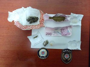 Durdurulan Şahsın Üzerinden Uyuşturucu Çıktı