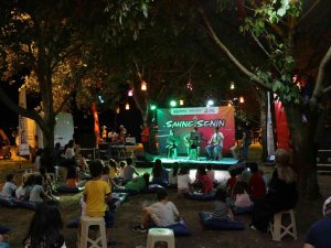 Kirazlıyalı’da Sahne Gençlerin