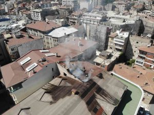 İ̇tfaiye Dar Sokağa Girmekte Zorlandı