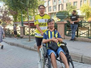 Tekerlekli Sandalye İle Fenerbahçe İçin 350 Kilometre Uzaktan Geldi