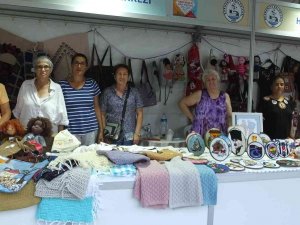 Burhaniye’de Kursiyerler Yıl Boyu Ürettikleri Eserleri Festivalde Satışa Çıkardı
