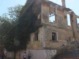 Kırklareli’nde Metruk Binalar Tehlike Saçıyor