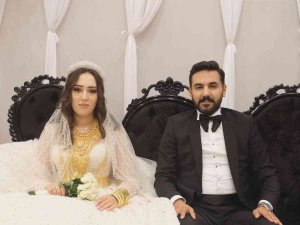 Aşiret Düğününde Gelin Ve Damada Takılan Takılar Dudak Uçuklattı