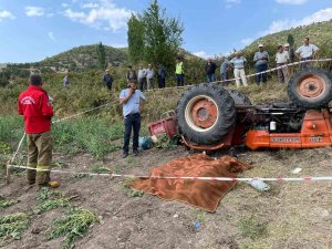 Traktör Kazasında Amca Yeğen Hayatını Kaybetti