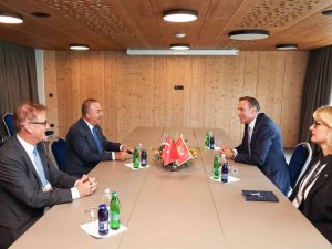 Bakan Çavuşoğlu, Karadağlı Mevkidaşı Krivokapiç İle Görüştü