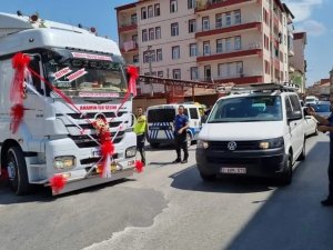Düğün Konvoyuna Katılan Tır Sürücülerine Trafik Cezası