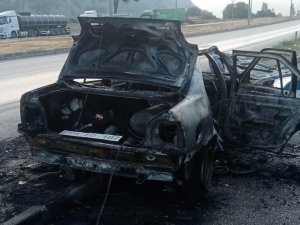 Seyir Halindeki Otomobil Alev Aldı: 4 Yaralı