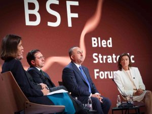 Çavuşoğlu: “Ukrayna’nın Toprak Bütünlüğünün Garanti Altına Alınması Lazım”