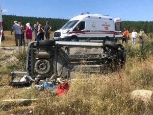 Yoldan Çıkan Hafif Ticari Araç Şarampole Devrildi: 3 Yaralı