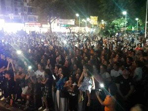 Öykü Gürman Yalovalıları Coşturdu