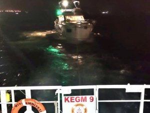 Çanakkale Boğazı’nda Sürüklenen Tekne Kurtarıldı