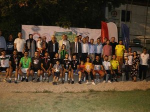 Ayak Tenisi Zafer Kupasında Şampiyonlar Ödüllerini Aldı