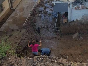 Başkentte Su Deposundaki Patlama Göçüğe Neden Oldu: 2 Yaralı