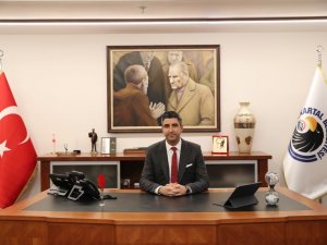 Başkan Gökhan Yüksel: "30 Ağustos, Yaşadığımız Toprakları Yeniden Bize Vatan Kılan, Bağımsızlığıyla Beraber Onurunu Da Koruyan Bir Milli Mücadelenin Kutlu Günüdür"