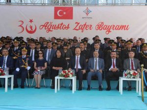 Batman’da Coşkulu Zafer Bayramı Kutlaması