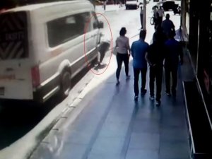 Tekirdağ’da Minibüsün Yayaya Çarptığı Kaza Kamerada