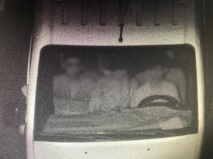 Otomobilden Cep Telefonu Ve Çanta Çalan Şahıslar Yakalandı